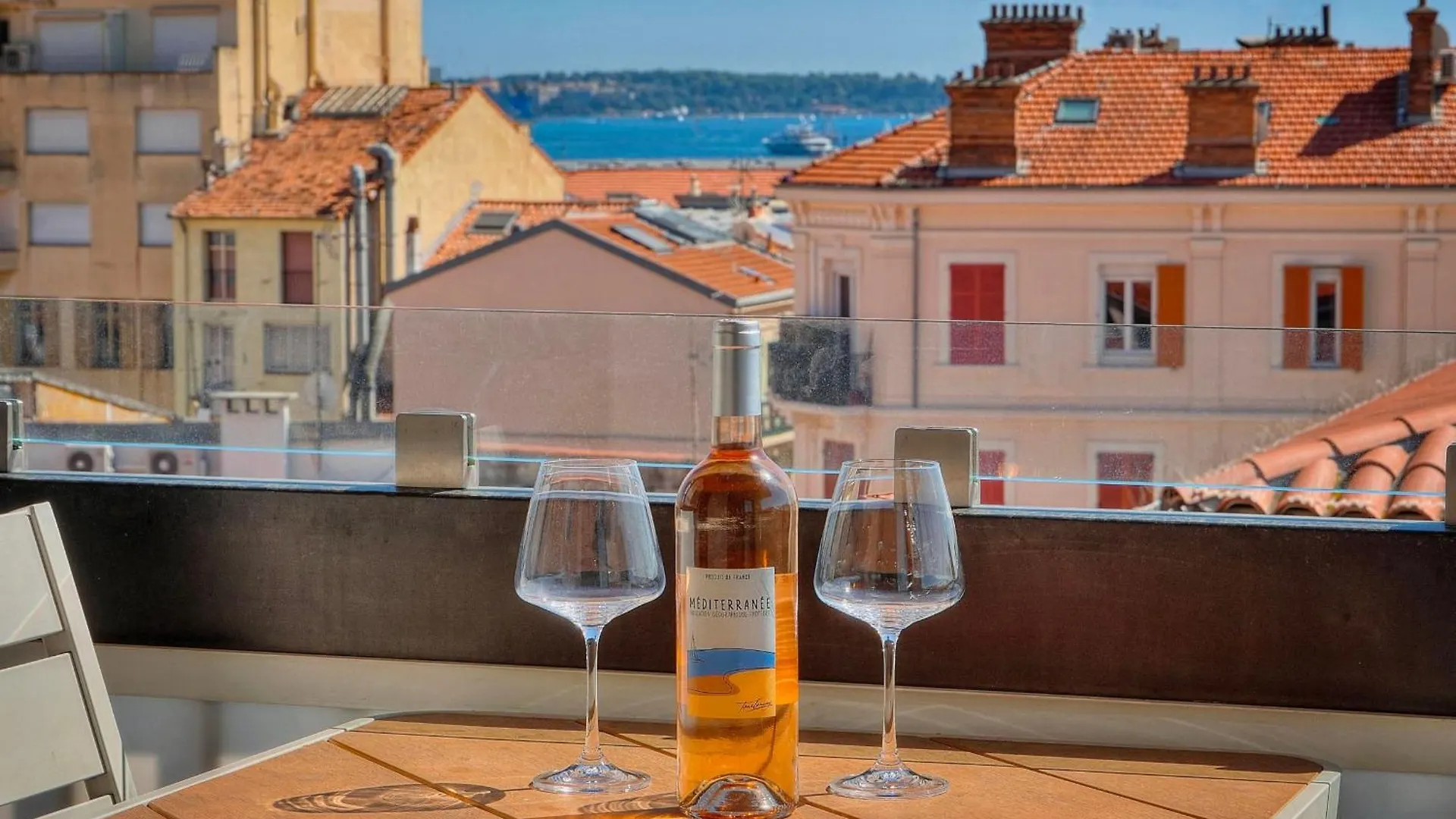Downtown Cannes 2Br With Ac & Terrace W Sea View - Benakey 0*,  France