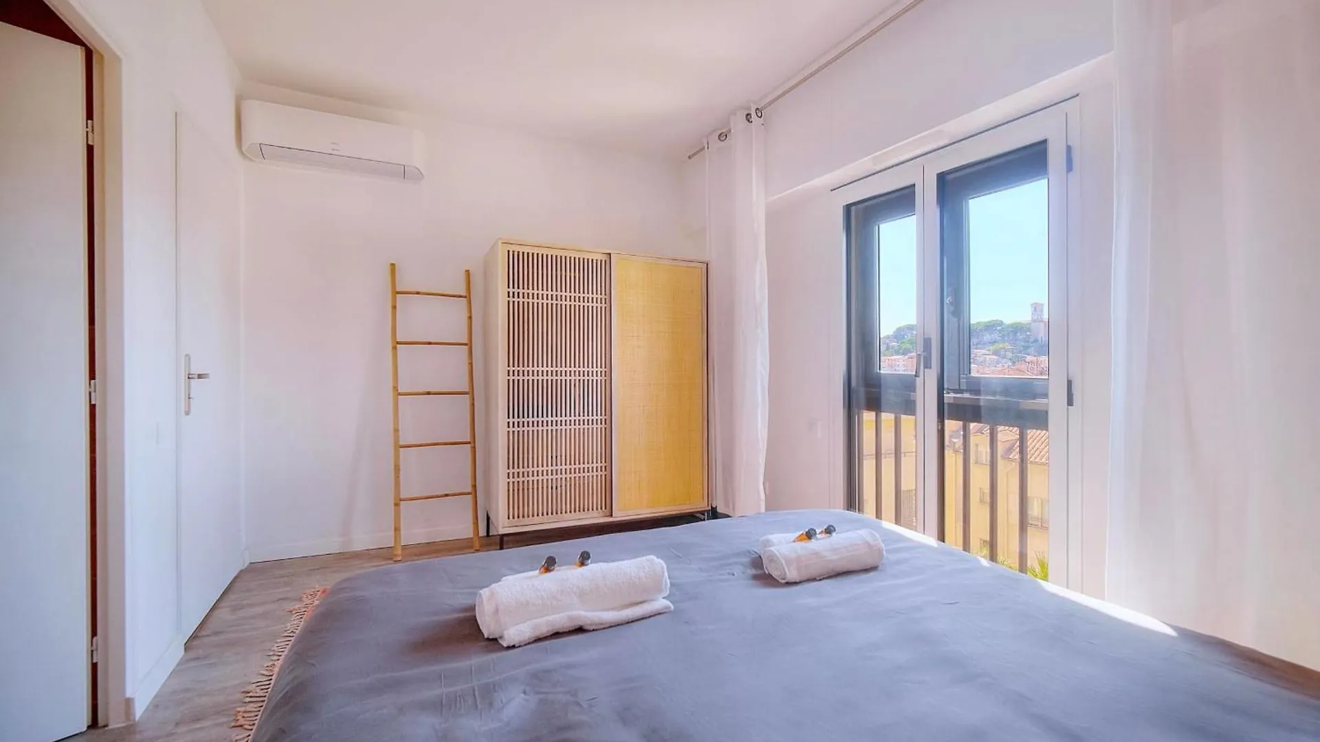 Downtown Cannes 2Br With Ac & Terrace W Sea View - Benakey Apartment