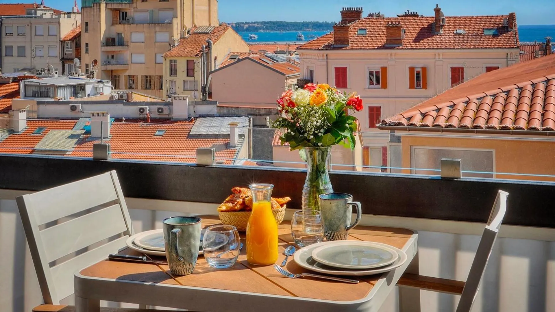 Downtown Cannes 2Br With Ac & Terrace W Sea View - Benakey France