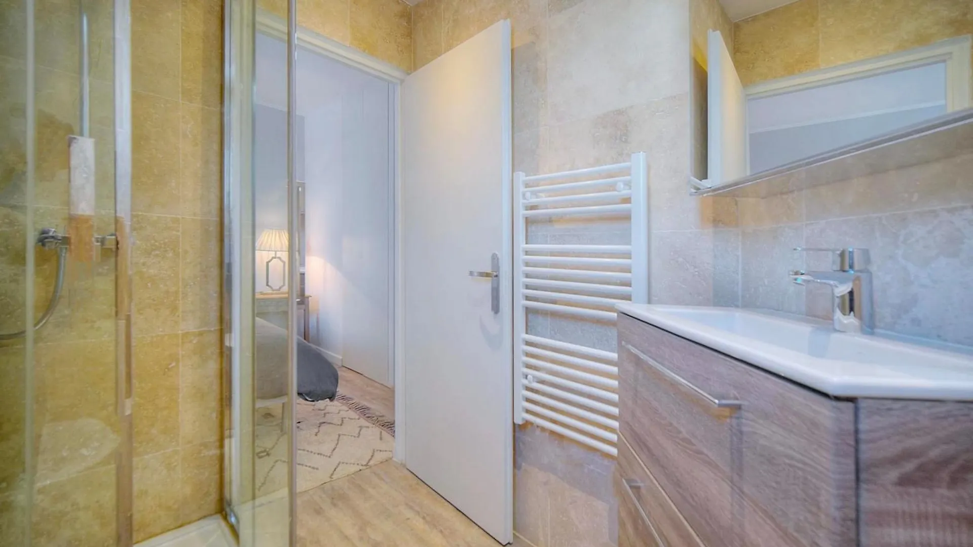 Downtown Cannes 2Br With Ac & Terrace W Sea View - Benakey Apartment