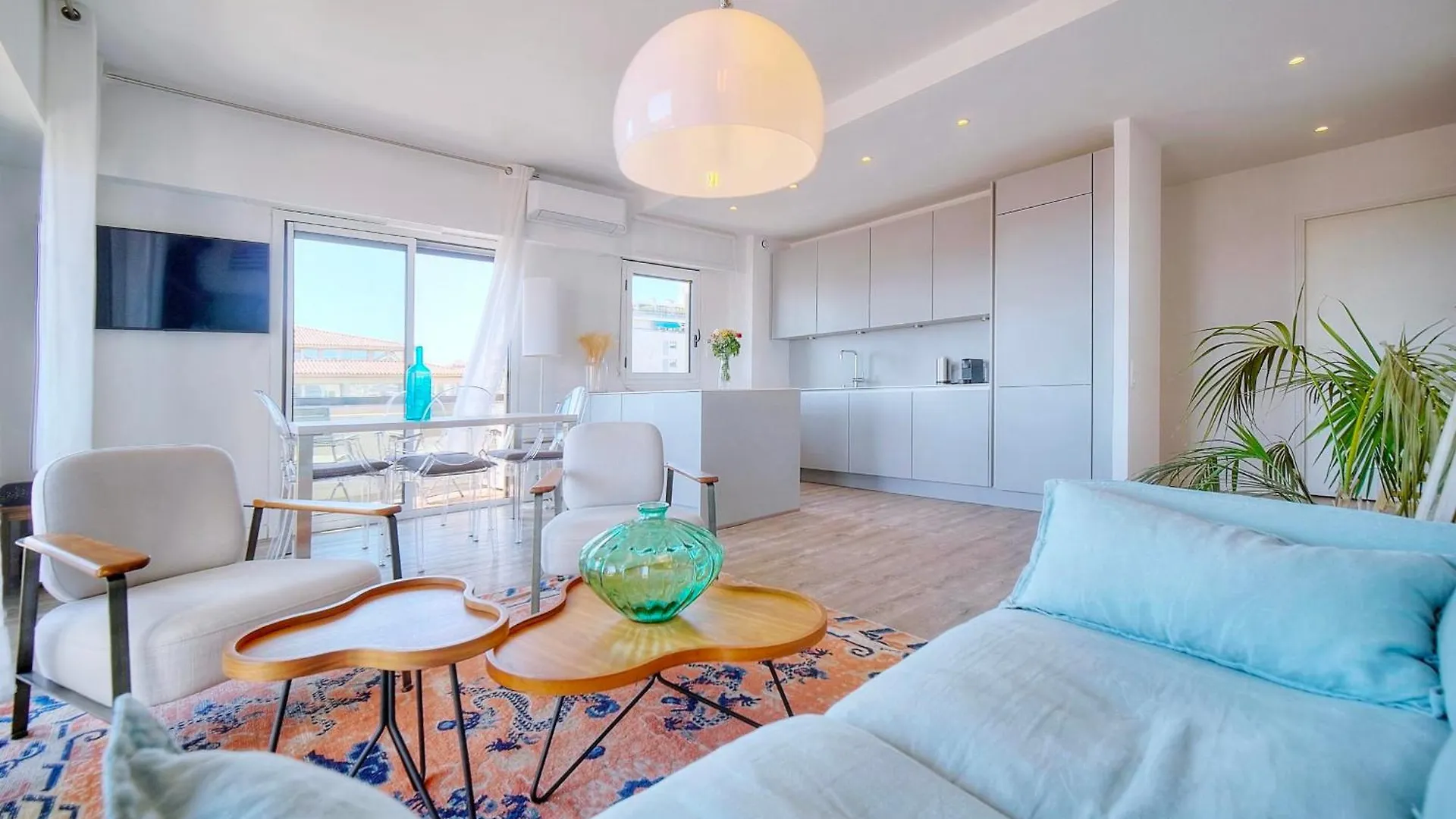 Apartment Downtown Cannes 2Br With Ac & Terrace W Sea View - Benakey France